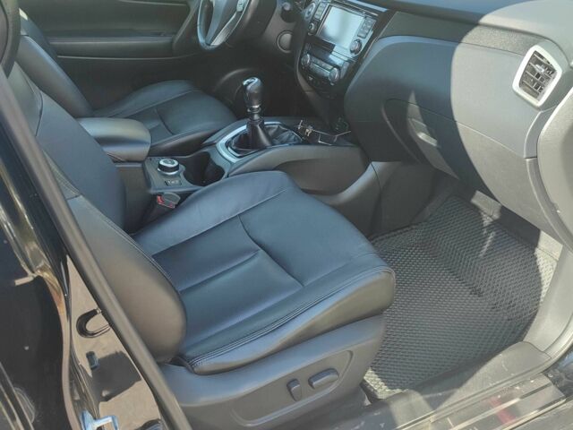 Черный Ниссан ИксТрейл, объемом двигателя 1.6 л и пробегом 223 тыс. км за 15000 $, фото 13 на Automoto.ua