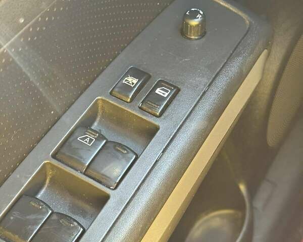 Чорний Ніссан ІксТрейл, об'ємом двигуна 2 л та пробігом 228 тис. км за 15200 $, фото 2 на Automoto.ua