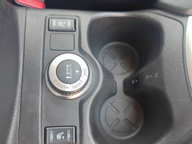 Черный Ниссан ИксТрейл, объемом двигателя 1.6 л и пробегом 223 тыс. км за 15000 $, фото 14 на Automoto.ua