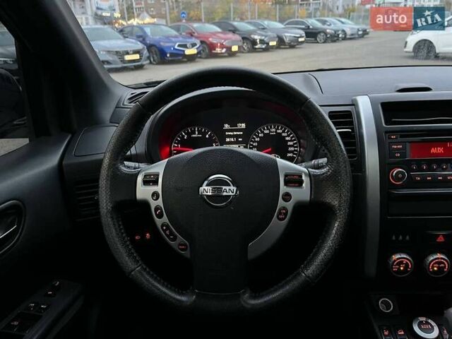 Черный Ниссан ИксТрейл, объемом двигателя 2 л и пробегом 250 тыс. км за 12990 $, фото 14 на Automoto.ua