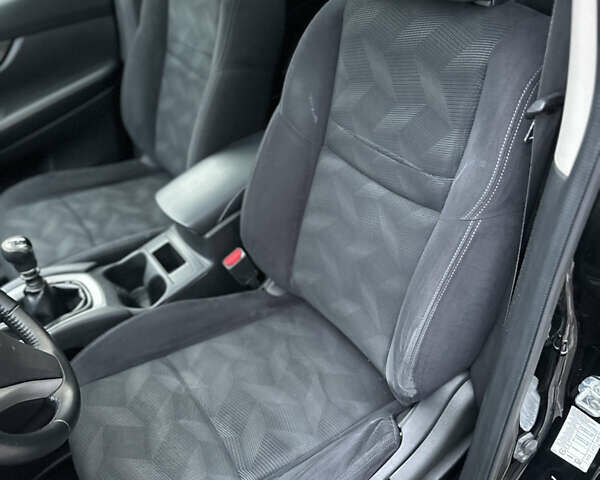 Черный Ниссан ИксТрейл, объемом двигателя 1.6 л и пробегом 200 тыс. км за 16300 $, фото 103 на Automoto.ua