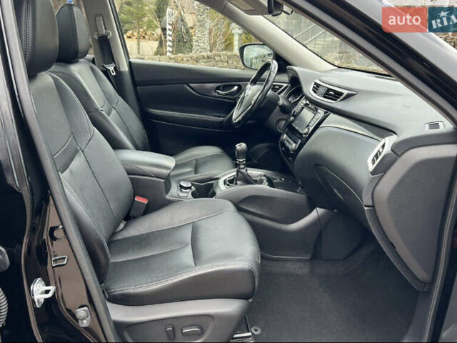 Черный Ниссан ИксТрейл, объемом двигателя 1.6 л и пробегом 211 тыс. км за 16200 $, фото 7 на Automoto.ua