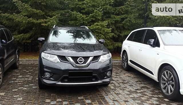 Черный Ниссан ИксТрейл, объемом двигателя 1.6 л и пробегом 230 тыс. км за 16000 $, фото 2 на Automoto.ua