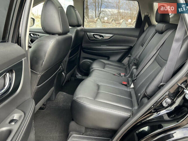 Черный Ниссан ИксТрейл, объемом двигателя 1.6 л и пробегом 211 тыс. км за 16200 $, фото 9 на Automoto.ua