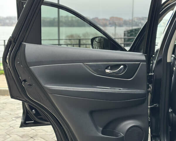 Черный Ниссан ИксТрейл, объемом двигателя 1.6 л и пробегом 200 тыс. км за 16300 $, фото 108 на Automoto.ua