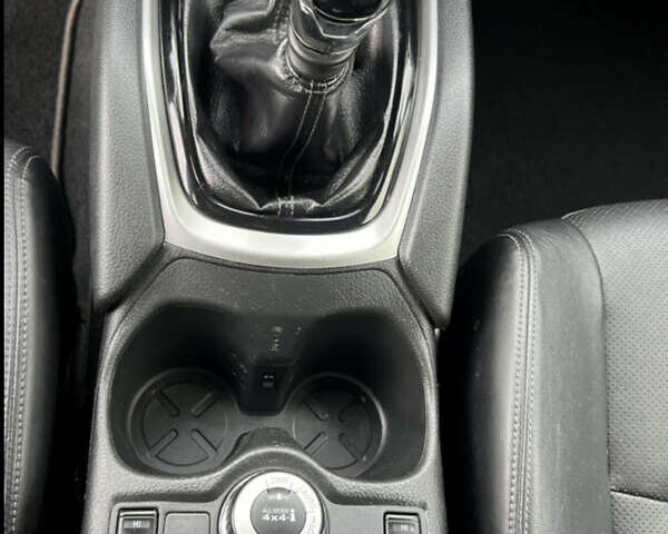 Черный Ниссан ИксТрейл, объемом двигателя 1.6 л и пробегом 211 тыс. км за 16200 $, фото 11 на Automoto.ua