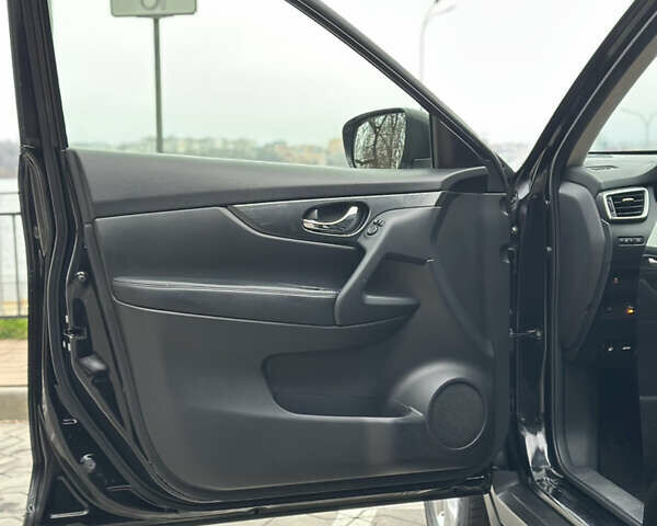 Черный Ниссан ИксТрейл, объемом двигателя 1.6 л и пробегом 200 тыс. км за 16300 $, фото 107 на Automoto.ua