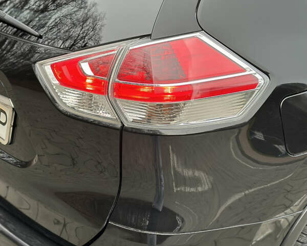 Черный Ниссан ИксТрейл, объемом двигателя 1.6 л и пробегом 200 тыс. км за 16300 $, фото 60 на Automoto.ua