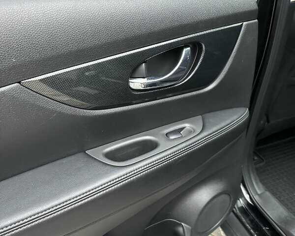 Черный Ниссан ИксТрейл, объемом двигателя 1.6 л и пробегом 200 тыс. км за 16300 $, фото 113 на Automoto.ua