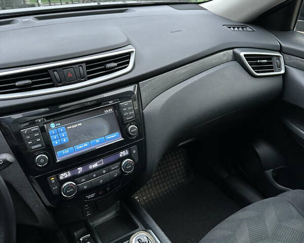 Черный Ниссан ИксТрейл, объемом двигателя 1.6 л и пробегом 200 тыс. км за 16300 $, фото 93 на Automoto.ua