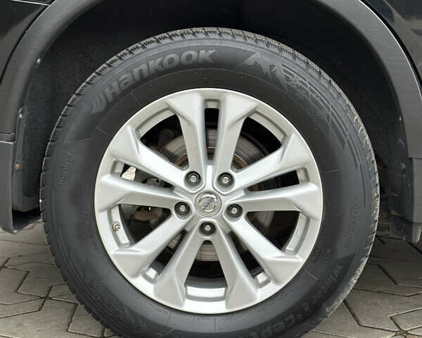 Черный Ниссан ИксТрейл, объемом двигателя 1.6 л и пробегом 200 тыс. км за 16300 $, фото 69 на Automoto.ua