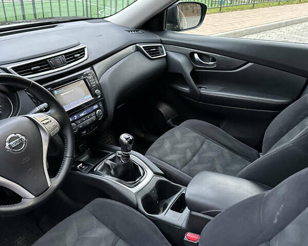 Черный Ниссан ИксТрейл, объемом двигателя 1.6 л и пробегом 200 тыс. км за 16300 $, фото 95 на Automoto.ua