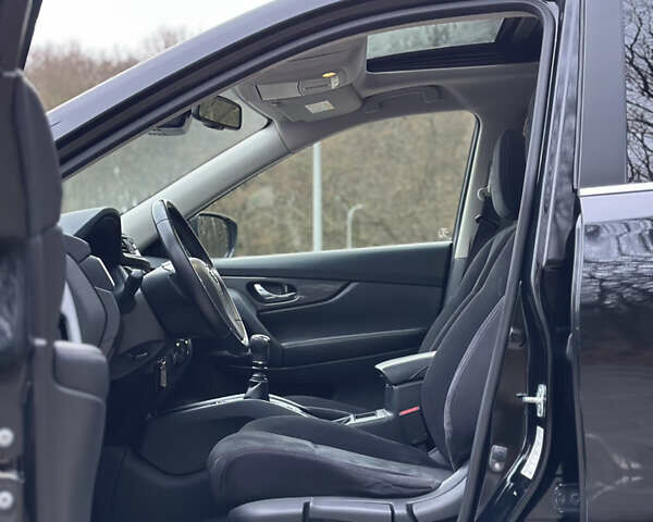 Черный Ниссан ИксТрейл, объемом двигателя 1.6 л и пробегом 200 тыс. км за 16300 $, фото 99 на Automoto.ua