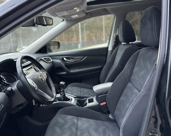 Черный Ниссан ИксТрейл, объемом двигателя 1.6 л и пробегом 200 тыс. км за 16300 $, фото 102 на Automoto.ua