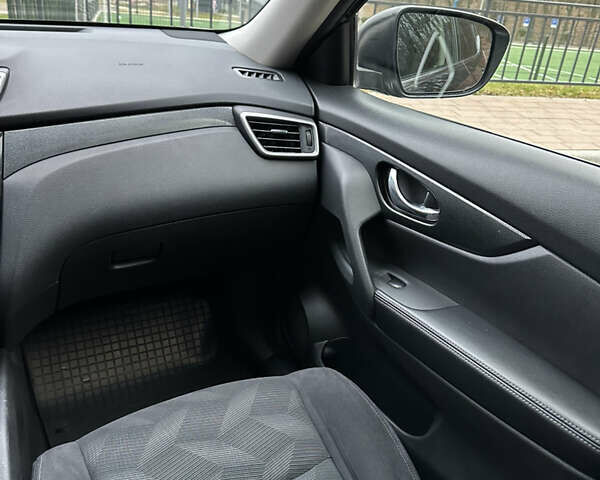 Черный Ниссан ИксТрейл, объемом двигателя 1.6 л и пробегом 200 тыс. км за 16300 $, фото 88 на Automoto.ua