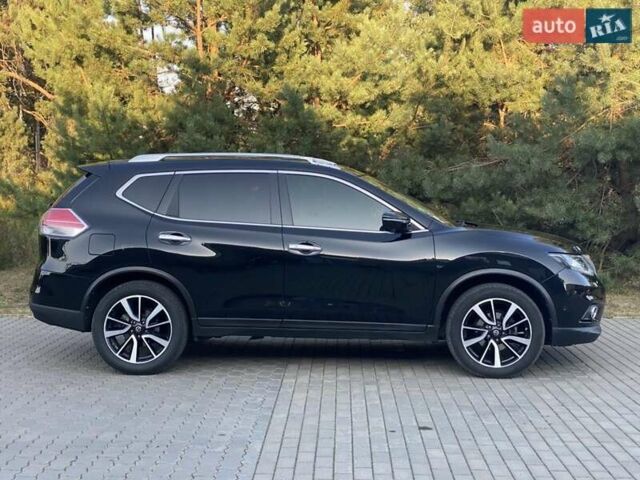 Черный Ниссан ИксТрейл, объемом двигателя 1.6 л и пробегом 104 тыс. км за 16950 $, фото 2 на Automoto.ua
