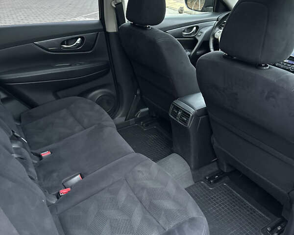 Черный Ниссан ИксТрейл, объемом двигателя 1.6 л и пробегом 200 тыс. км за 16300 $, фото 130 на Automoto.ua