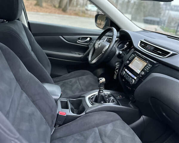 Черный Ниссан ИксТрейл, объемом двигателя 1.6 л и пробегом 200 тыс. км за 16300 $, фото 145 на Automoto.ua