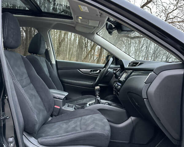 Черный Ниссан ИксТрейл, объемом двигателя 1.6 л и пробегом 200 тыс. км за 16300 $, фото 98 на Automoto.ua