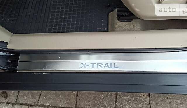 Черный Ниссан ИксТрейл, объемом двигателя 1.6 л и пробегом 230 тыс. км за 16000 $, фото 12 на Automoto.ua