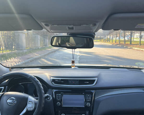 Черный Ниссан ИксТрейл, объемом двигателя 1.6 л и пробегом 211 тыс. км за 16200 $, фото 5 на Automoto.ua