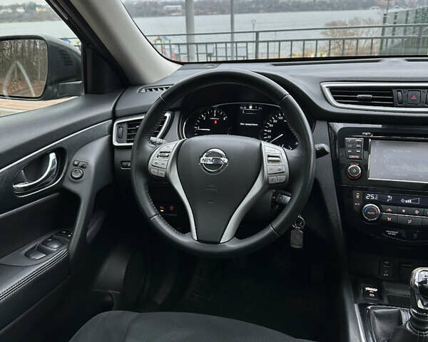 Черный Ниссан ИксТрейл, объемом двигателя 1.6 л и пробегом 200 тыс. км за 16300 $, фото 84 на Automoto.ua