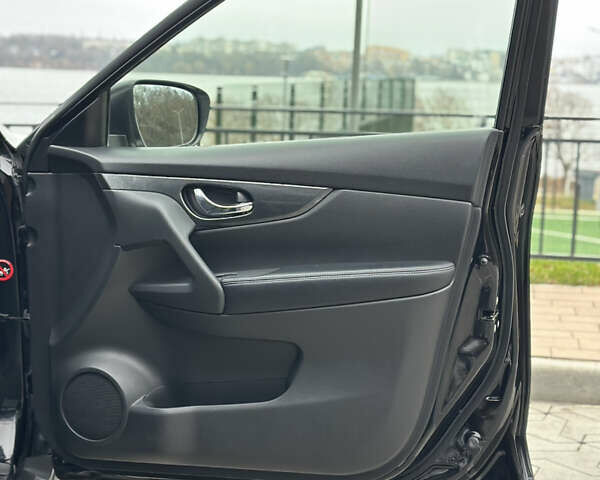 Черный Ниссан ИксТрейл, объемом двигателя 1.6 л и пробегом 200 тыс. км за 16300 $, фото 109 на Automoto.ua