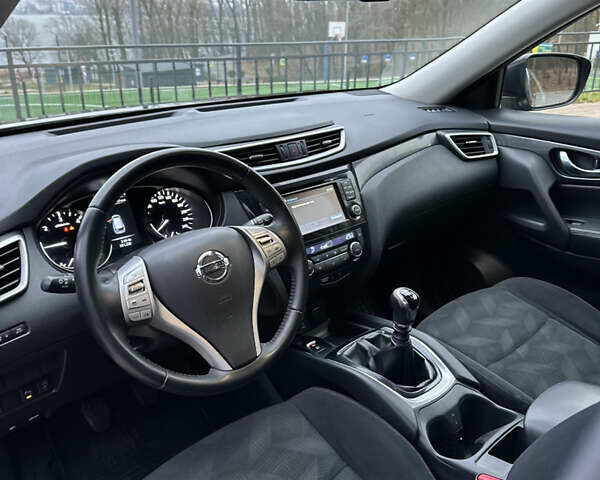 Черный Ниссан ИксТрейл, объемом двигателя 1.6 л и пробегом 200 тыс. км за 16300 $, фото 105 на Automoto.ua