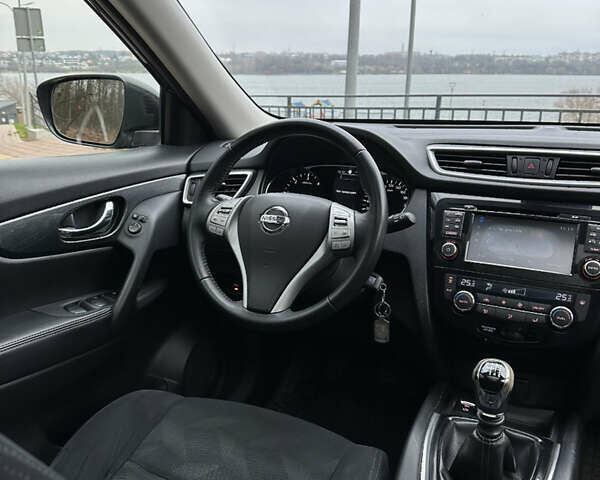 Черный Ниссан ИксТрейл, объемом двигателя 1.6 л и пробегом 200 тыс. км за 16300 $, фото 86 на Automoto.ua