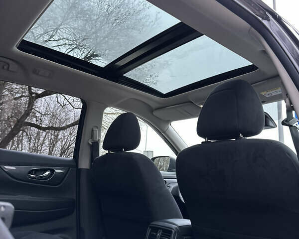 Черный Ниссан ИксТрейл, объемом двигателя 1.6 л и пробегом 200 тыс. км за 16300 $, фото 125 на Automoto.ua