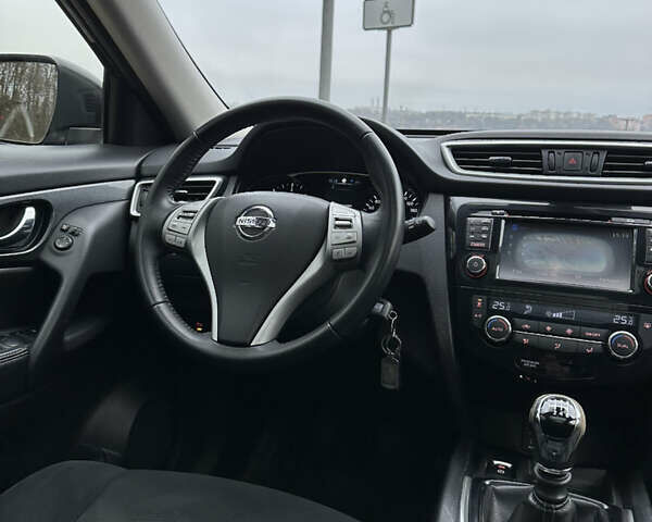 Черный Ниссан ИксТрейл, объемом двигателя 1.6 л и пробегом 200 тыс. км за 16300 $, фото 83 на Automoto.ua