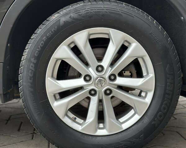 Черный Ниссан ИксТрейл, объемом двигателя 1.6 л и пробегом 200 тыс. км за 16300 $, фото 71 на Automoto.ua