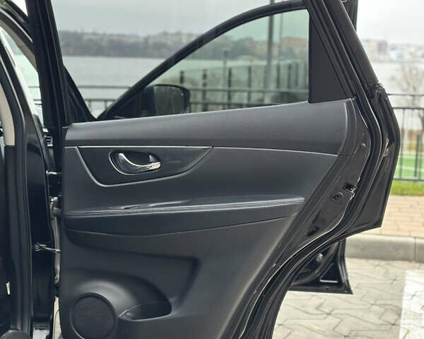 Черный Ниссан ИксТрейл, объемом двигателя 1.6 л и пробегом 200 тыс. км за 16300 $, фото 110 на Automoto.ua