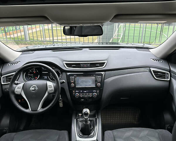 Черный Ниссан ИксТрейл, объемом двигателя 1.6 л и пробегом 200 тыс. км за 16300 $, фото 82 на Automoto.ua