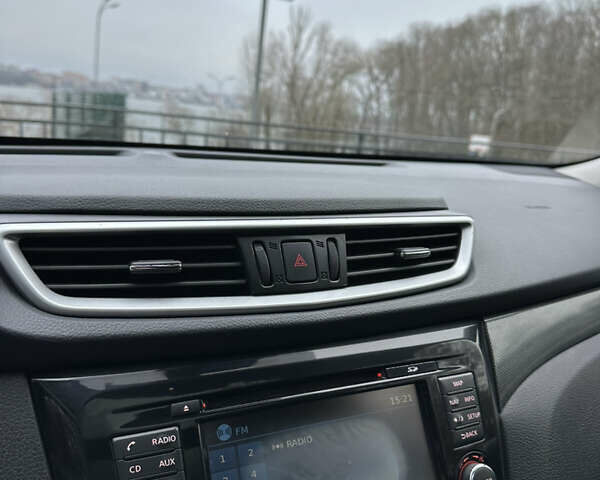 Черный Ниссан ИксТрейл, объемом двигателя 1.6 л и пробегом 200 тыс. км за 16300 $, фото 122 на Automoto.ua