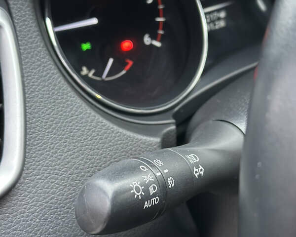 Черный Ниссан ИксТрейл, объемом двигателя 1.6 л и пробегом 200 тыс. км за 16300 $, фото 134 на Automoto.ua