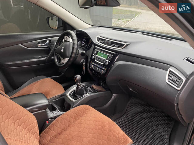 Черный Ниссан ИксТрейл, объемом двигателя 1.6 л и пробегом 210 тыс. км за 12800 $, фото 7 на Automoto.ua