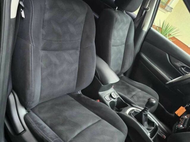 Черный Ниссан ИксТрейл, объемом двигателя 1.6 л и пробегом 2 тыс. км за 7500 $, фото 14 на Automoto.ua