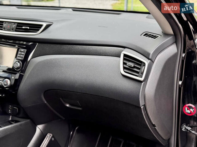 Черный Ниссан ИксТрейл, объемом двигателя 1.6 л и пробегом 160 тыс. км за 17600 $, фото 53 на Automoto.ua