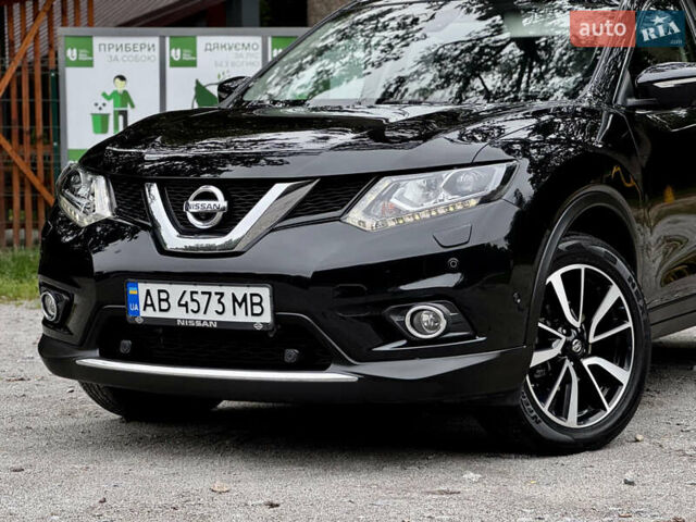 Черный Ниссан ИксТрейл, объемом двигателя 1.6 л и пробегом 160 тыс. км за 17600 $, фото 3 на Automoto.ua
