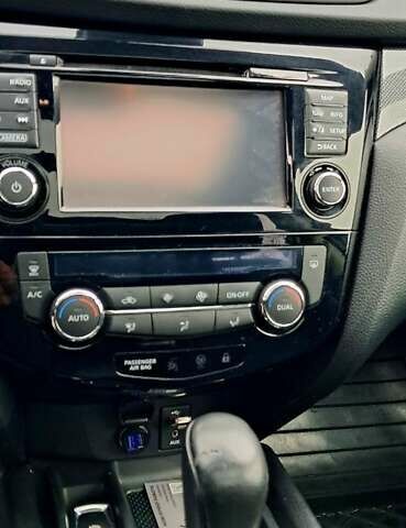 Черный Ниссан ИксТрейл, объемом двигателя 1.6 л и пробегом 202 тыс. км за 17000 $, фото 9 на Automoto.ua