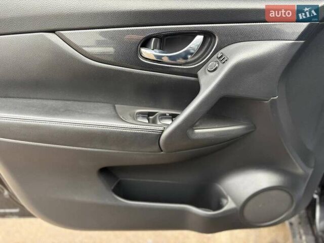 Черный Ниссан ИксТрейл, объемом двигателя 1.6 л и пробегом 184 тыс. км за 18200 $, фото 9 на Automoto.ua