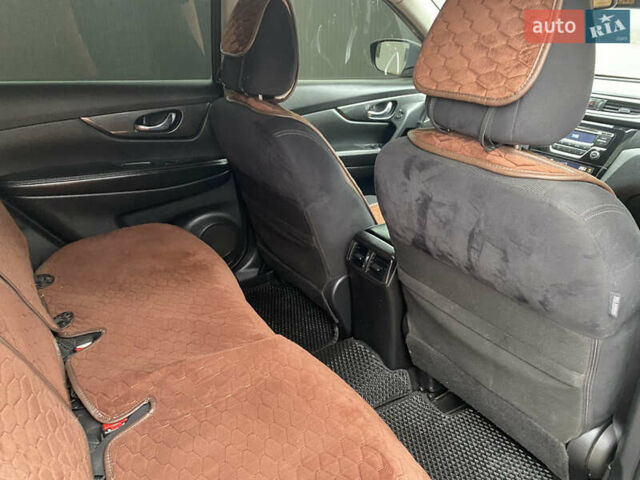Черный Ниссан ИксТрейл, объемом двигателя 1.6 л и пробегом 210 тыс. км за 12800 $, фото 6 на Automoto.ua