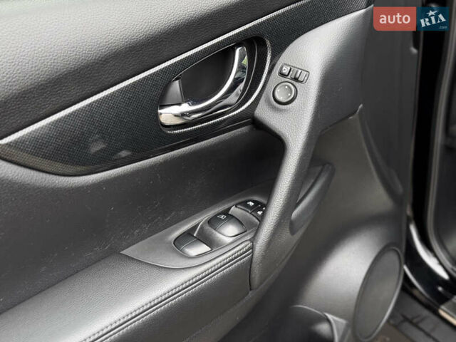 Черный Ниссан ИксТрейл, объемом двигателя 1.6 л и пробегом 160 тыс. км за 17600 $, фото 46 на Automoto.ua