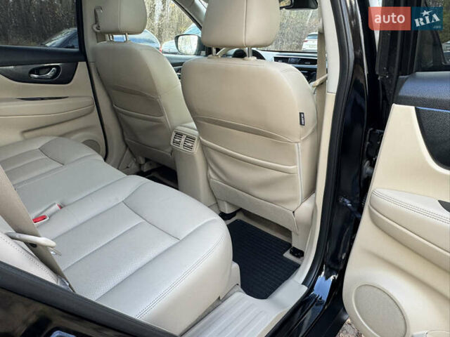 Черный Ниссан ИксТрейл, объемом двигателя 1.6 л и пробегом 215 тыс. км за 18200 $, фото 24 на Automoto.ua