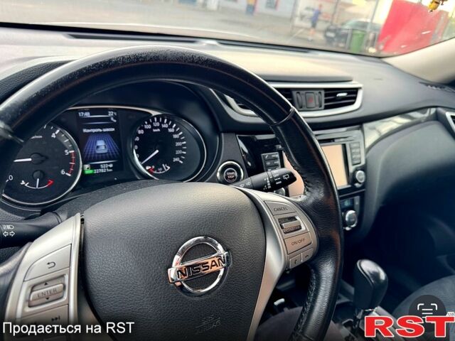 Черный Ниссан ИксТрейл, объемом двигателя 1.6 л и пробегом 228 тыс. км за 16800 $, фото 3 на Automoto.ua