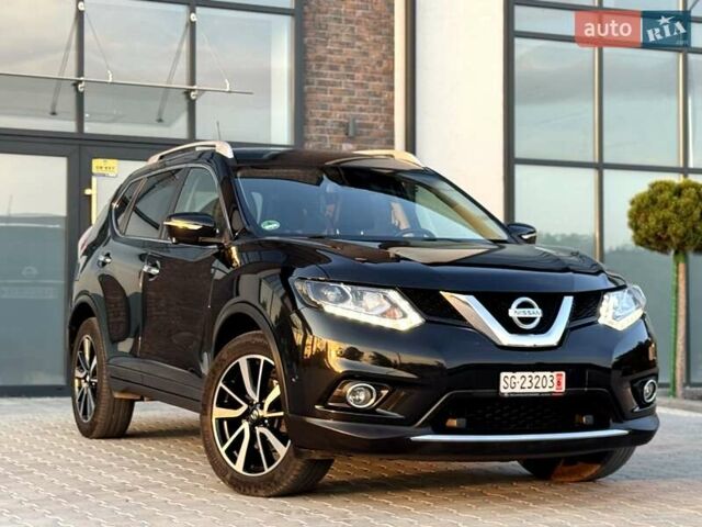 Черный Ниссан ИксТрейл, объемом двигателя 2 л и пробегом 220 тыс. км за 17990 $, фото 1 на Automoto.ua