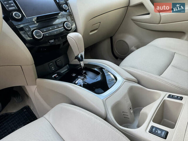 Черный Ниссан ИксТрейл, объемом двигателя 1.6 л и пробегом 215 тыс. км за 18200 $, фото 21 на Automoto.ua