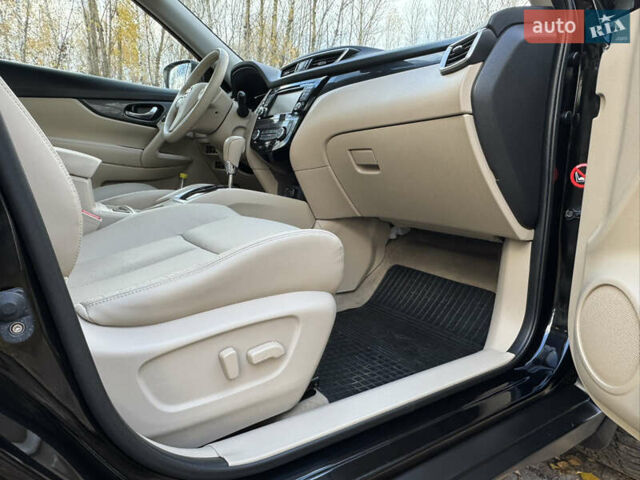 Черный Ниссан ИксТрейл, объемом двигателя 1.6 л и пробегом 215 тыс. км за 18200 $, фото 27 на Automoto.ua