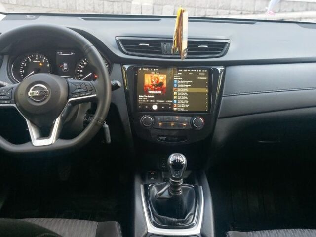 Черный Ниссан ИксТрейл, объемом двигателя 2 л и пробегом 156 тыс. км за 17000 $, фото 6 на Automoto.ua